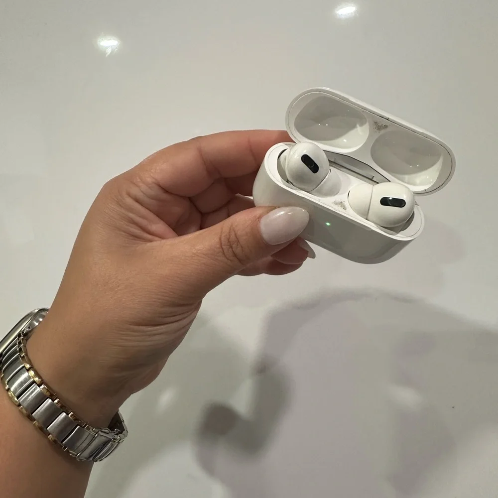 Apple Watch Series 6 40mm Rose Gold + AirPods Pro 1st Gen Bundle